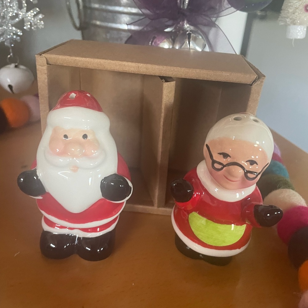 Mr. & Mrs. Claus Salt & Pepper Shakers